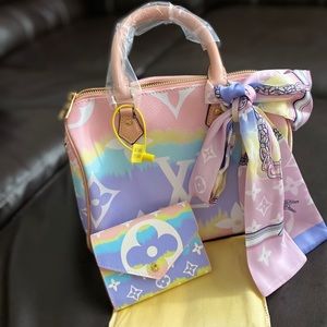 High quality brand new never used purse set